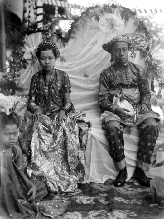 Vintage photo of Indonesian family in Sumbawa