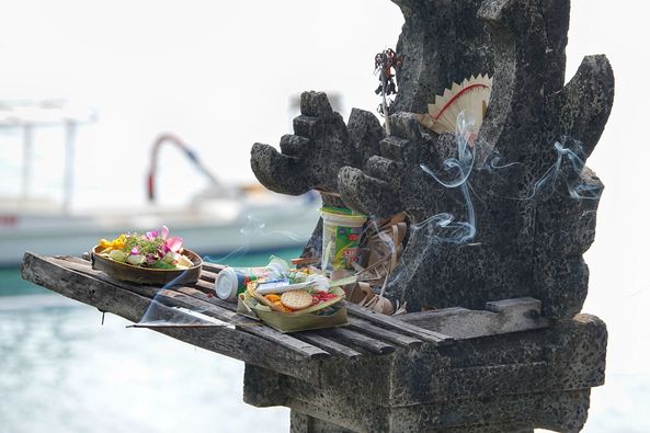 close up of the monument containing the offerings