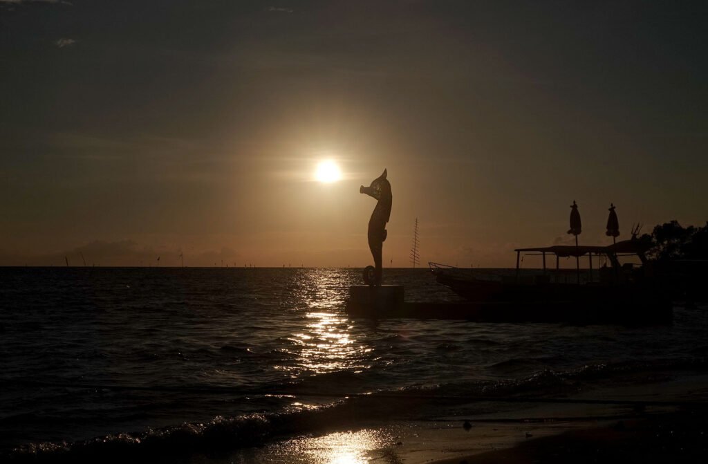 sunrise and the seahorse on lembongan island