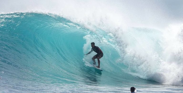 Big Swell at Lacerations Surf Spot, Nusa Lembongan