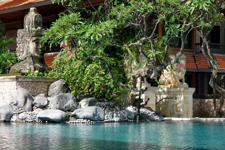 puri santrian outdoor pool 768x512
