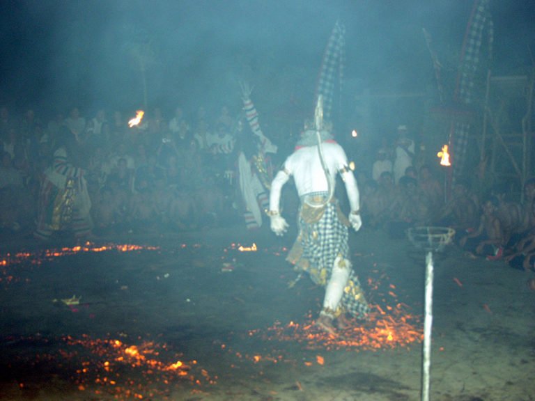 uluwatu kecak fire dance ramayanaperformance 05 768x576
