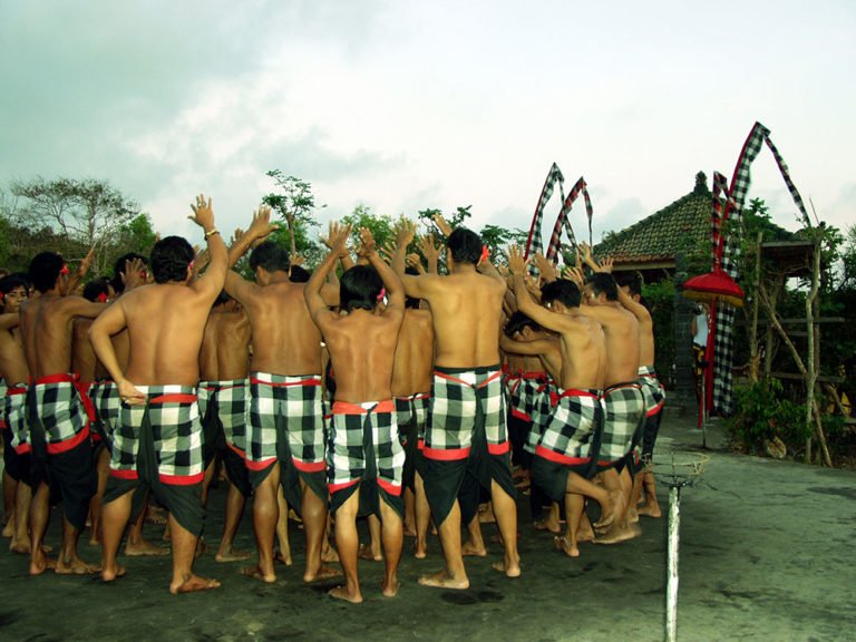 uluwatu kecak fire dance ramayanaperformance 18 768x576