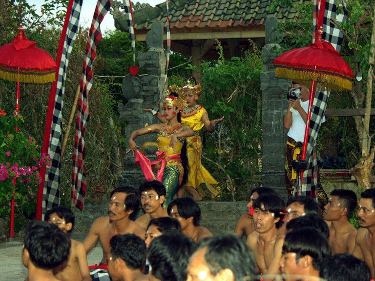 uluwatu kecak fire dance ramayanaperformance 20 768x576