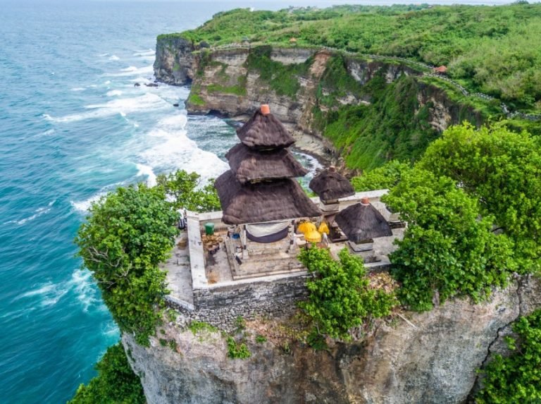 uluwatu temple pecatu 768x573